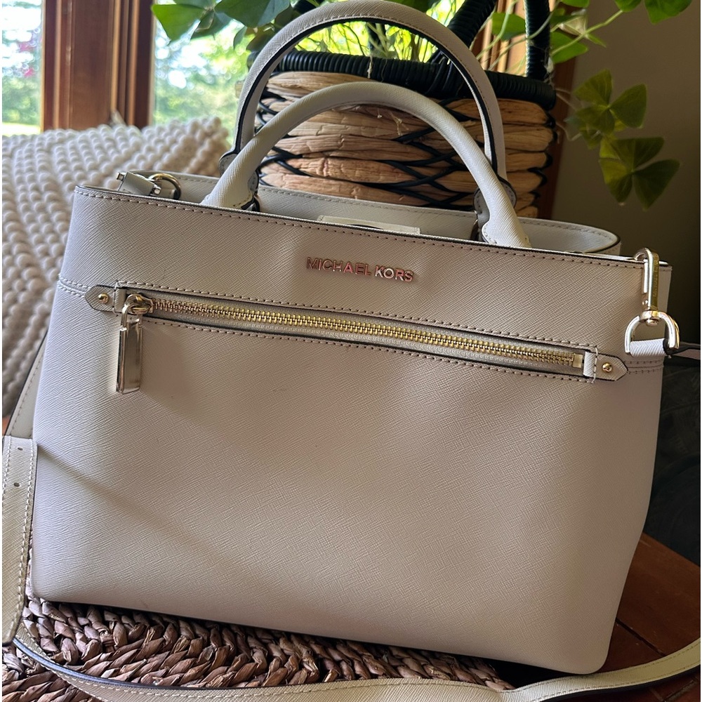 Cream/white Micheal Kors handbag. Like new